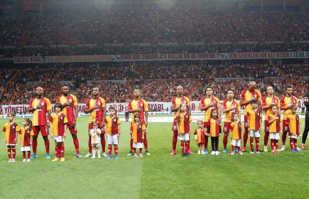 Türk Telekom Stadı'nda Metin Oktay sesleri