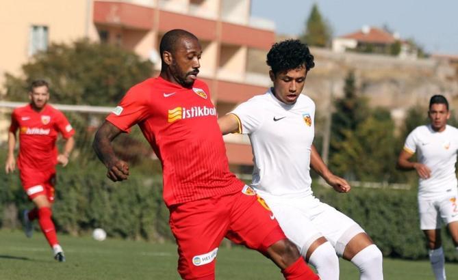 Kayserispor, U19 takımı ile hazırlık maçı yaptı