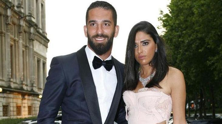 Arda Turan'dan selfie'li barış mesajı