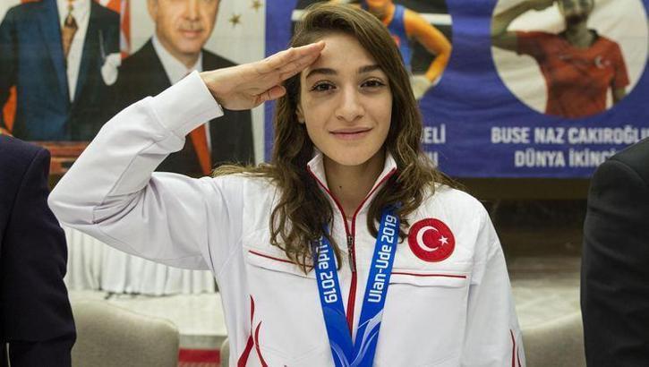 Milli boksör Buse Naz Çakıroğlu, hayalini 2021'e erteledi