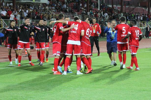 Balıkesirspor, Ümraniyespor'a şans tanımadı: 2-0