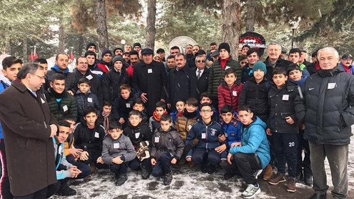 Yaşar Doğu kabri başında anıldı