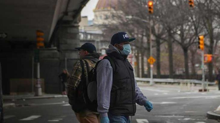 New York'lulara dışarı çıkarken Corona virüse karşı 'yüzünüzü kapatın' çağrısı