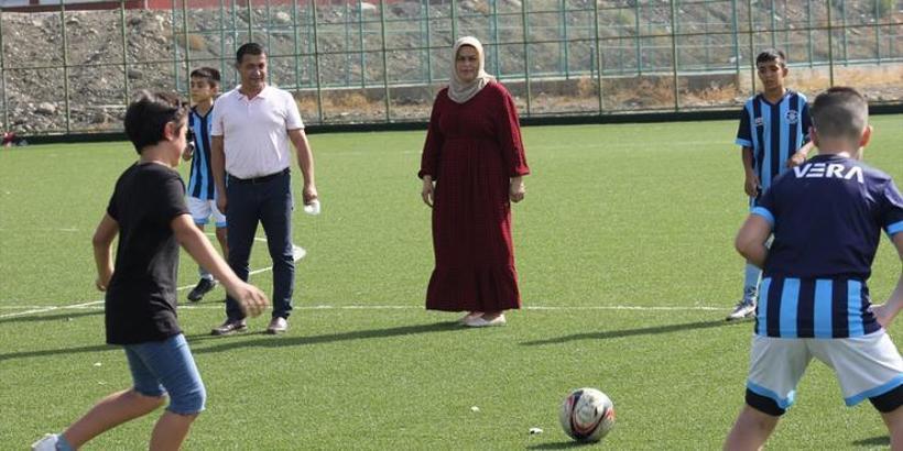 Oğlunun yeteneğini keşfeden anne, futbol kulübü kurup başkan oldu