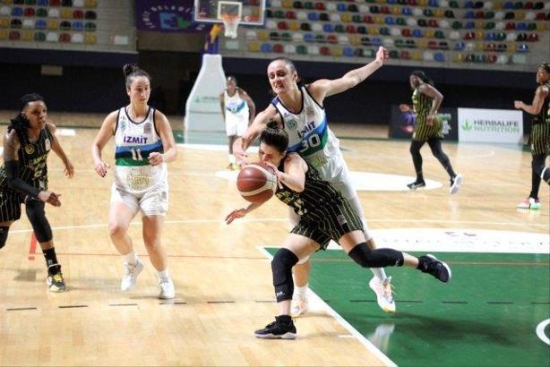 İzmit Belediyespor-Çankaya Üniversitesi maç sonucu: 64-72