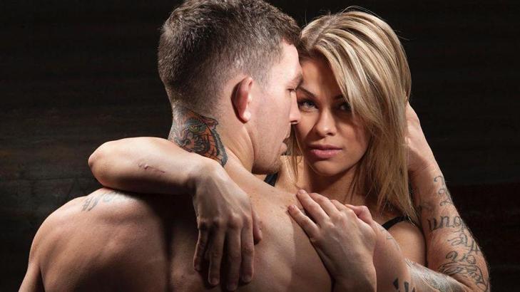 UFC dövüşçüsü Paige VanZant, karantinada çıplak antrenman yaptı!