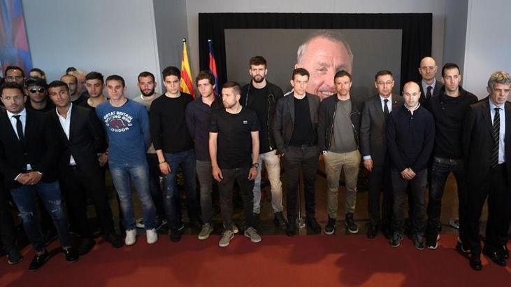 Johan Cruyff, Barcelona'da anıldı