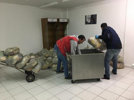 Bandırmaspor'dan ihtiyaç sahiplerine erzak yardımı