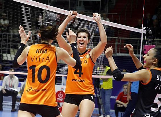 Eczacıbaşı VitrAlı voleybolcu Beyza Arıcı,