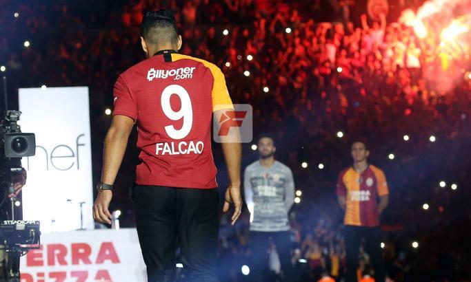 Galatasaray'da beklenen an geldi: Radamel Falcao