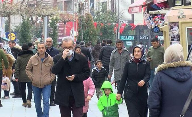 Uyarıları dinlemeyip Fatih ve Esenler'de caddeleri doldurdular