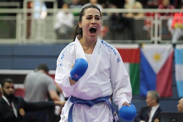 Meltem Hocaoğlu Akyol hem antrenman, hem de temizlik yapıyor