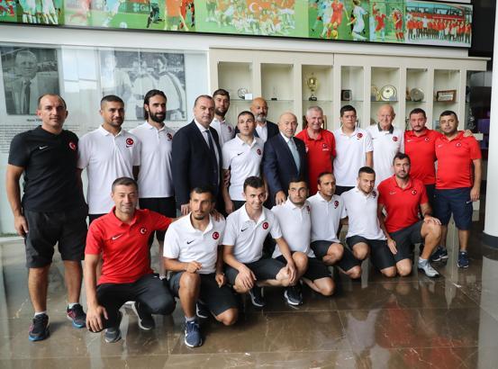 TFF Başkanı Nihat Özdemir, Sesi Görenler Milli Takımı ile buluştu