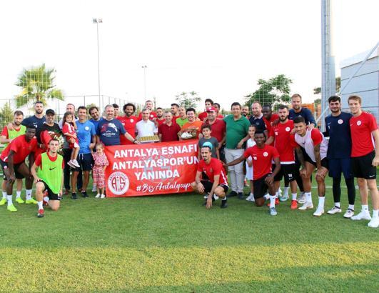 Antalya esnafı Antalyaspor'un yanında