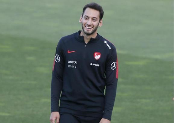 Hakan Çalhanoğlu: Küçüklüğümden beri Galatasaraylıyım