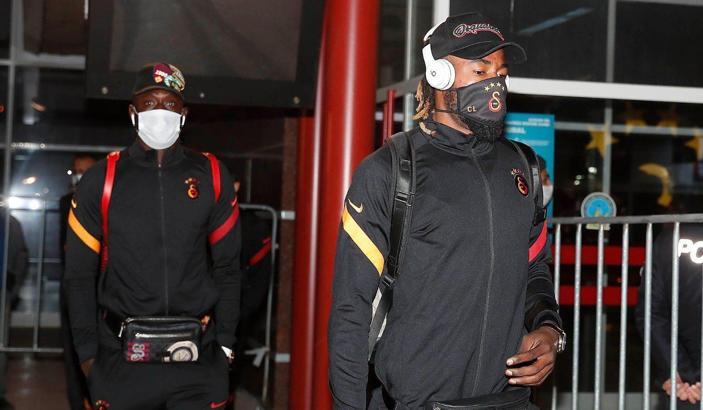 Galatasaray kafilesi, Erzurum'da çiçeklerle karşılandı
