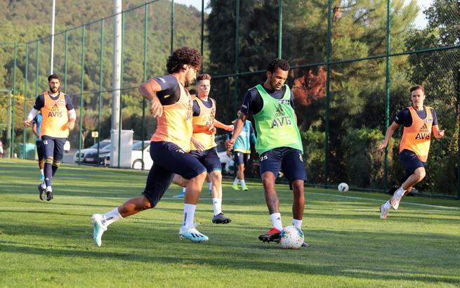 Fenerbahçe, Alanyaspor hazırlıklarını çift idmanla sürdürdü