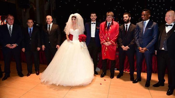 Samuel Eto'o ve Arda Turan nikah şahidi