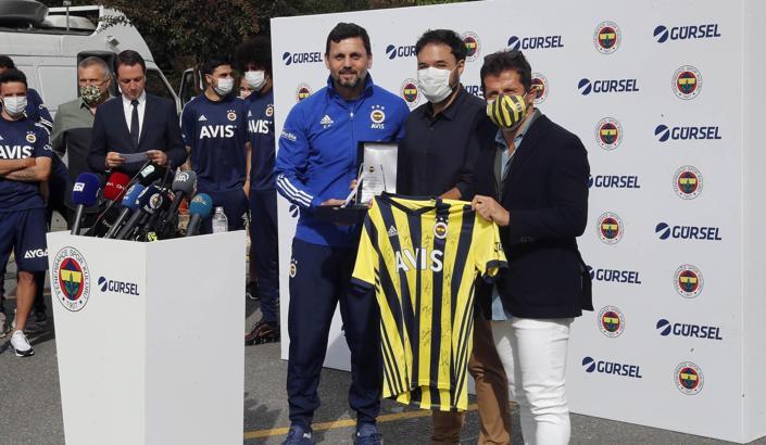 Fenerbahçe'nin takım otobüsü törenine Erol Bulut damga vurdu!