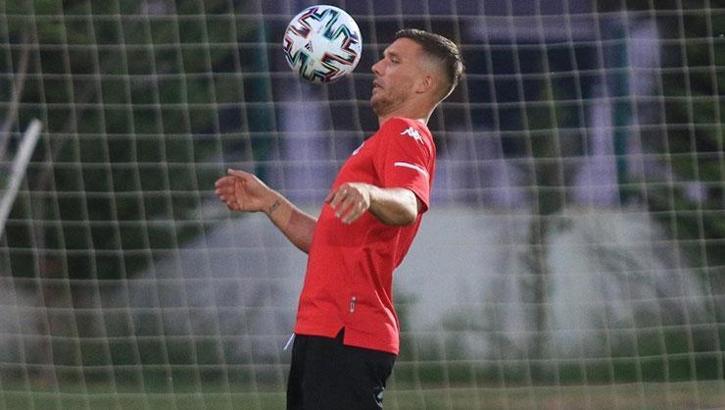 Podolski'den 'Güneşli günler' paylaşımı