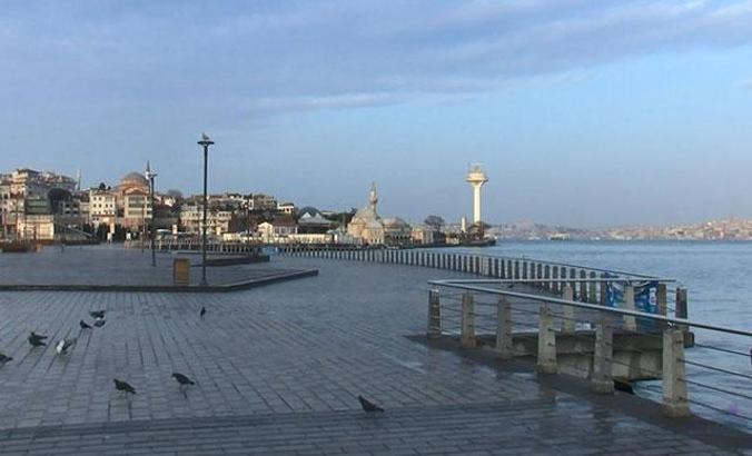 Üsküdar Meydanı ve sahilinde corona virüsü sessizliği