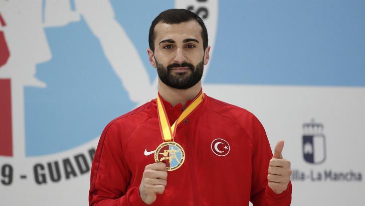 Milli karateci Uğur Aktaş: Olimpiyat heyecanımızı bir yıl erteledik
