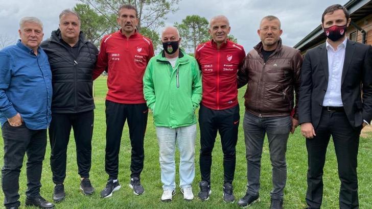 Oğuz Çetin ve Rüştü Reçber kadın futbol kulüp temsilcileri ile buluştu