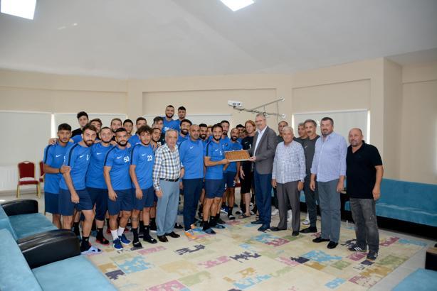 Karacabey Belediyespor'a baklavalı moral