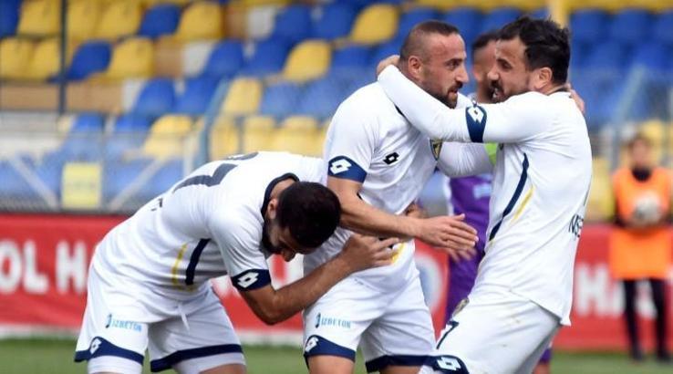 37 yaşındaki Mustafa Şen performansıyla gençlere taş çıkardı