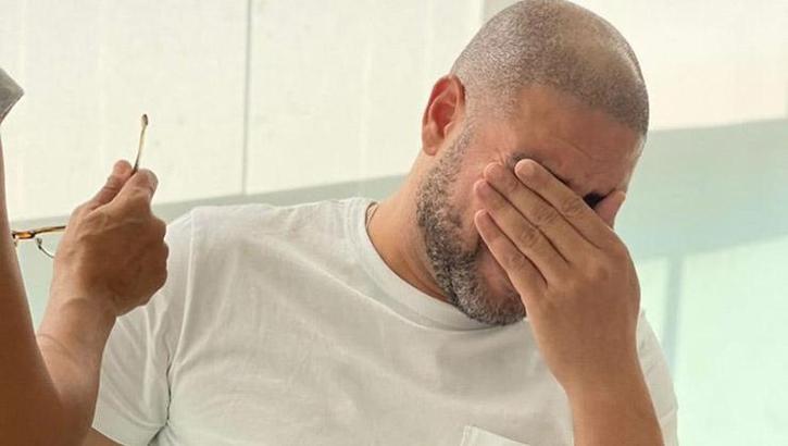 Şöhretler Müzesi'ne alınan Adriano, gözyaşlarını tutamadı