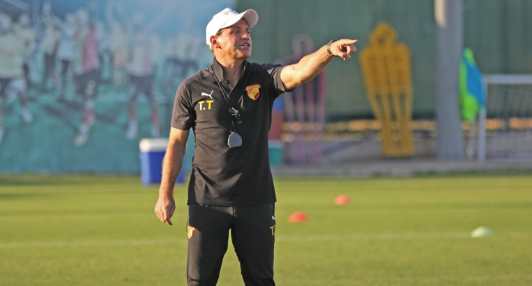 Göztepe'nin hocası Tamer Tuna çareyi yenilerde buldu