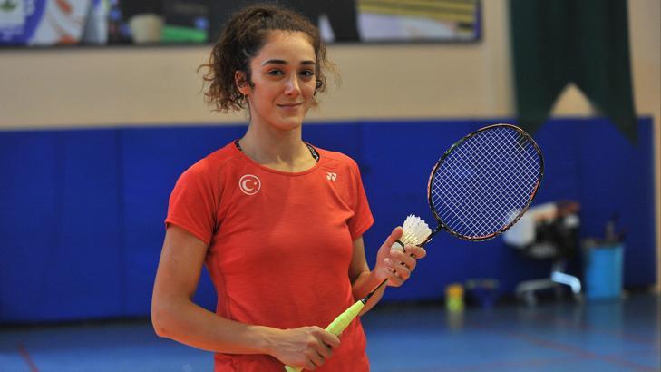 Milli badmintoncu Neslihan Yiğit: Devletimizin çağrısına kulak asıp evlerimizde kalalım