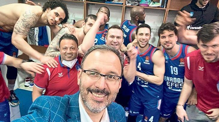 Anadolu Efes Final Four'a kaldı