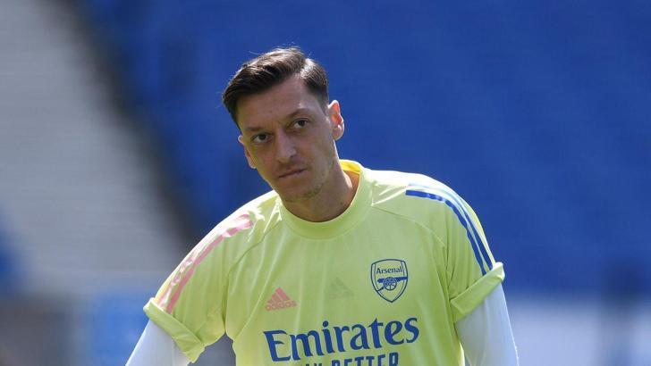 Arsenal'de Mesut Özil, Premier Lig kadrosundan çıkarılıyor