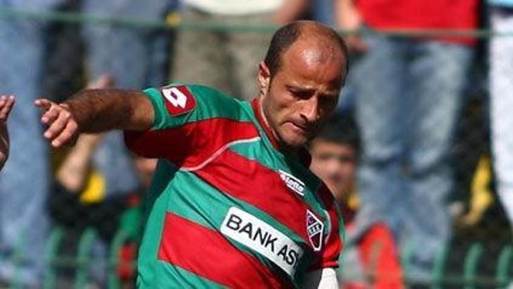 Okan Karşıyaka'da kaldı