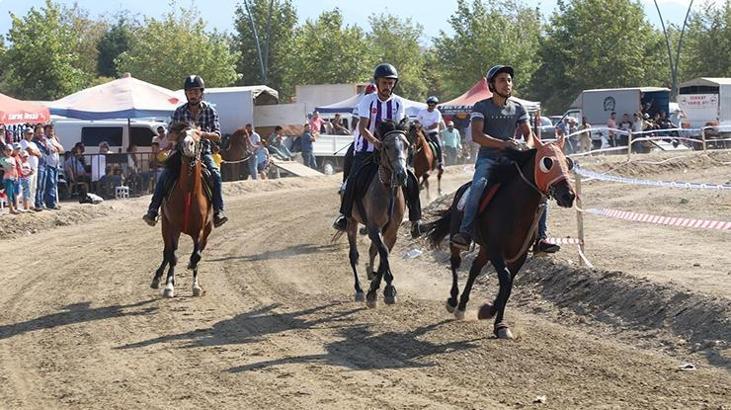 Turgutlu'da geleneksel Rahvan At Yarışı heyecanı yaşandı