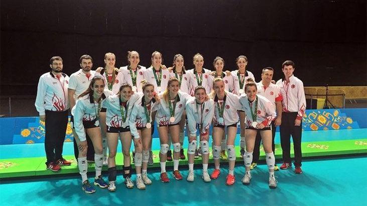 A Milli Kadın Voleybol Takımı gümüş madalyanın sahibi oldu