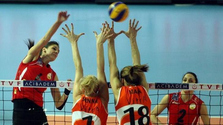Vakıfbank seriyi 2-0'a getirdi: 3-2