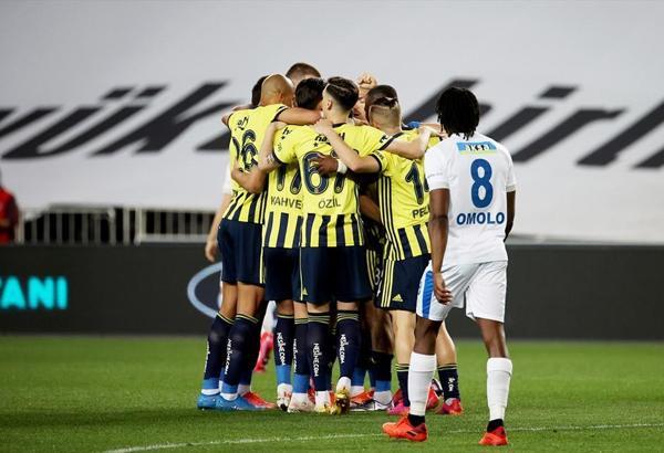 Fenerbahçe, lider Beşiktaş'ı takibini sürdürüyor