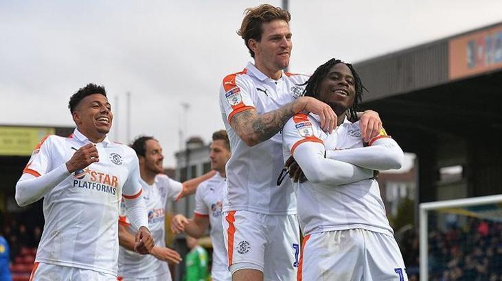 Leeds Unitedlı futbolcular maaşlarında kesinti yapacak