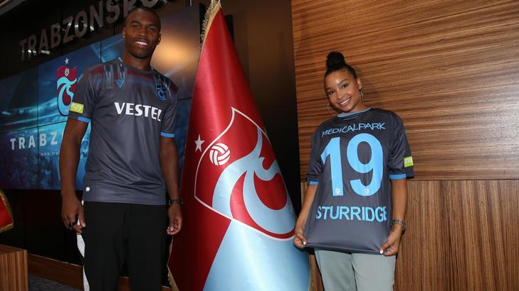 Trabzonspor'da takım ve teknik heyet 4 bin forma aldı