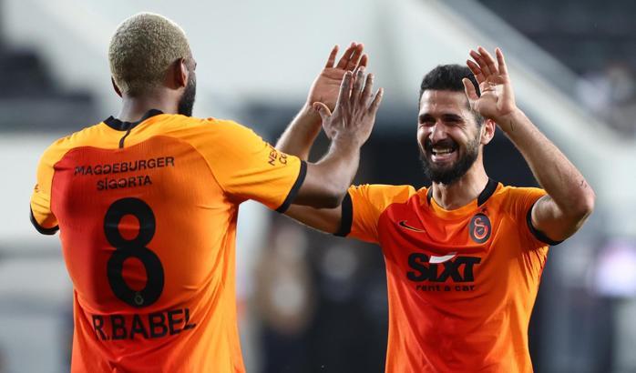 Galatasaray'da Emre Akbaba seriye bağladı!