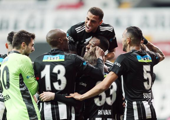 Beşiktaş'ın gözü Fenerbahçe-Erzurumspor maçında! Galatasaray derbisinde şampiyonluk...