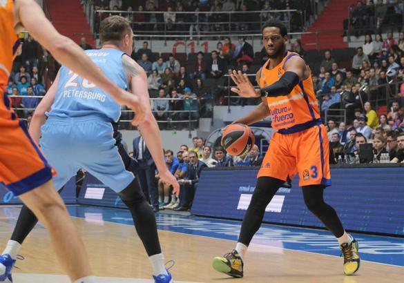 Valencia'lı Loyd'dan Fenerbahçe'ye geçmiş olsun mesajı