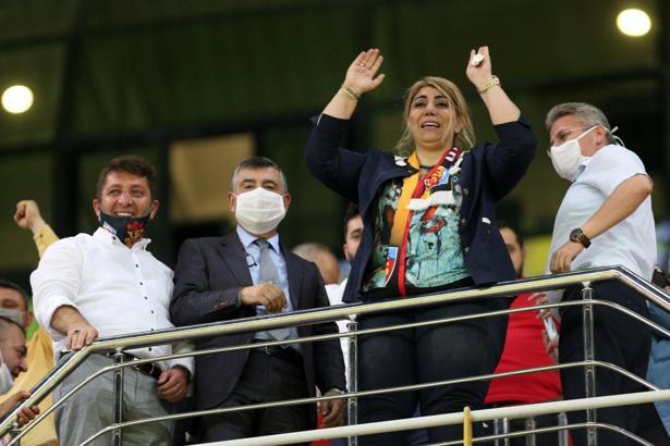 SON DAKİKA | Kayserispor Başkanı Berna Gözbaşı'nın locasına saldırı