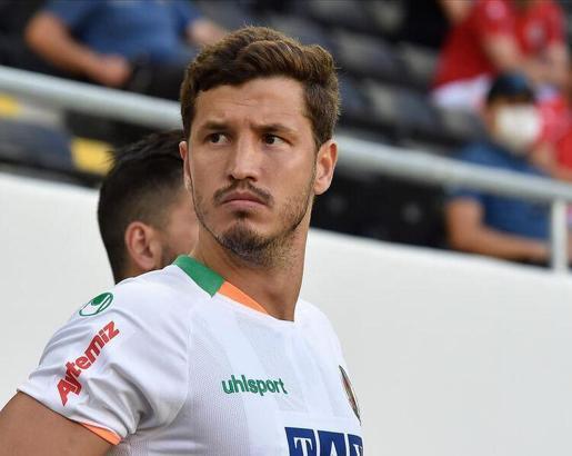 SON DAKİKA | Beşiktaş Salih Uçan transferini bitirdi