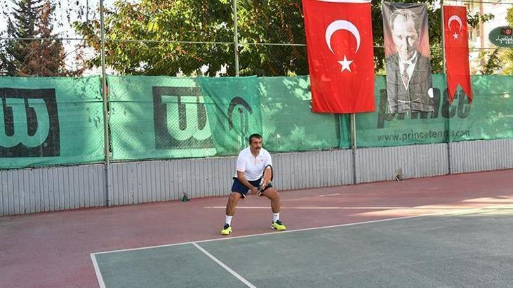 Soner Çetin teniste şampiyon