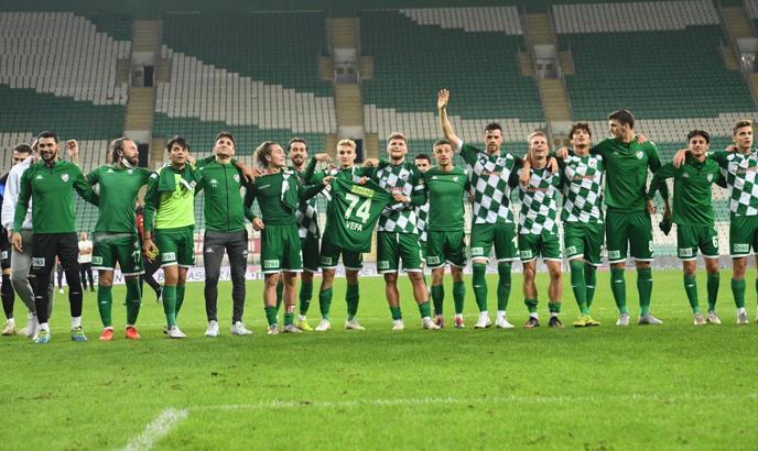 Bursaspor, sahasında ilk kez güldü