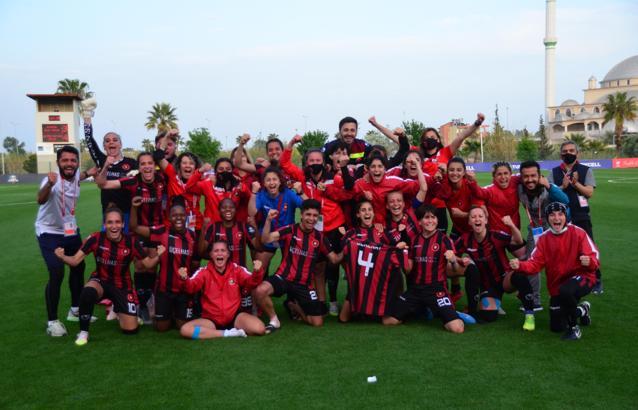 Turkcell Kadın Futbol Ligi'nde ilk finalist Fatih Vatanspor