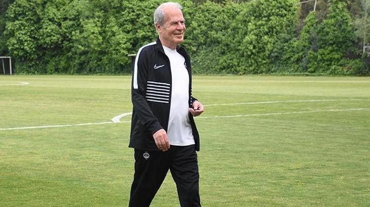 Altay'da Mustafa Denizli 6 futbolcuyu kadro dışı bıraktı